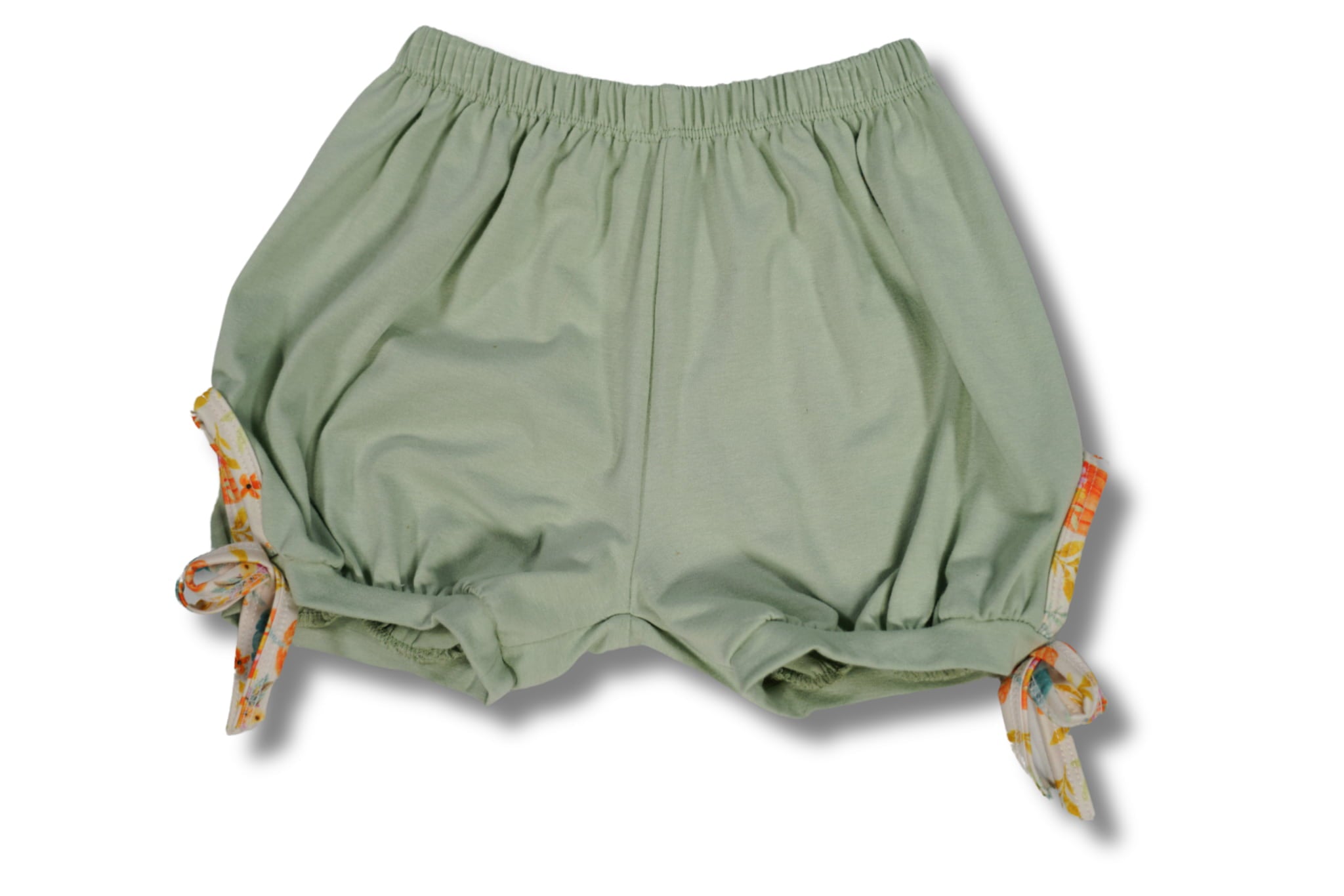 bloomers that pair with scalloped shirt